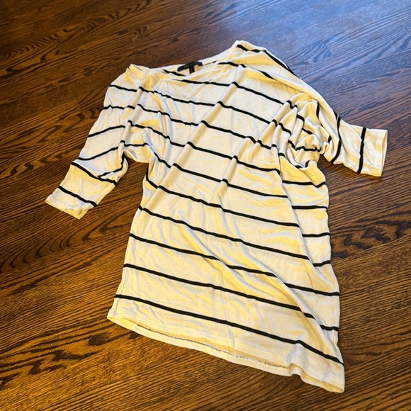 BCBGMAXAZRIA super stretch white/black stripe slouchy asymmetric top. Medium. - Picture 3 of 4